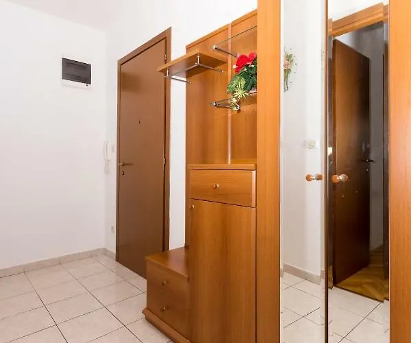 Apartment Dormir Split ספליט